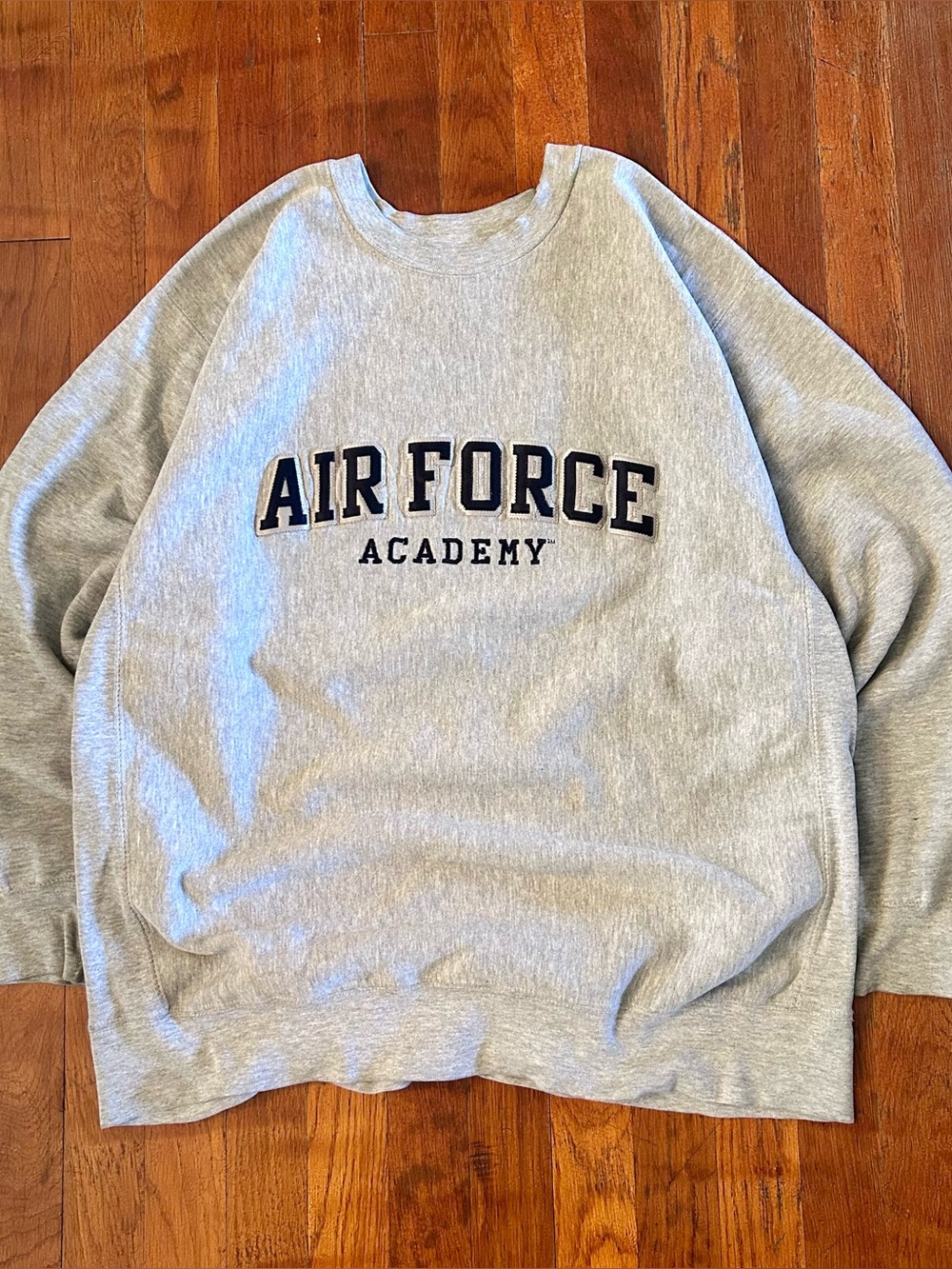 Vintage United States Air Force Academy Embroidered Gray Crewneck Sweatshirt M